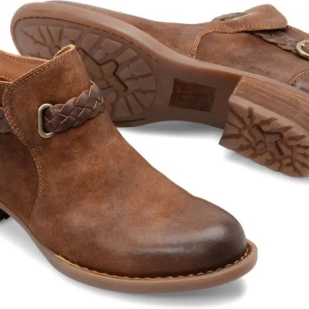 Born Sylvia NWOT Tobacco Brown Suede Booties‎ Sz 9